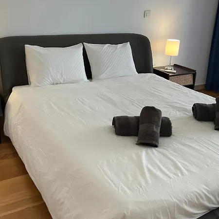 Sea Breeze Apartment *